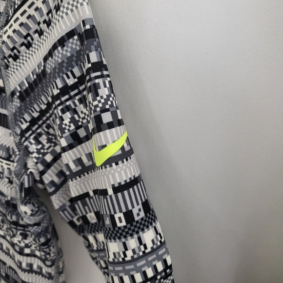 Nike Pro Dri-Fit Womens Size Small Black Running/ Jogging Jacket Active Sports - Picture 2 of 9